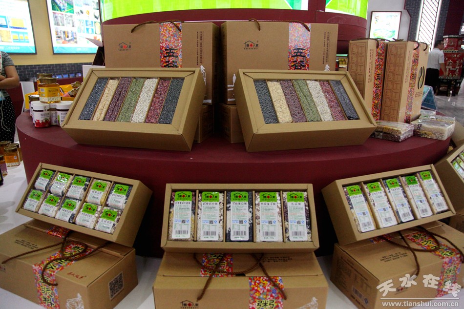 秦州展館節(jié)會(huì)受捧 土特產(chǎn)品助力脫貧攻堅(jiān)