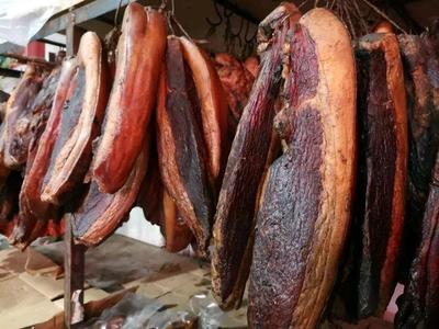 傳統(tǒng)與現(xiàn)代的交融 貴州臘肉香腸與電子產(chǎn)品的獨(dú)特組合